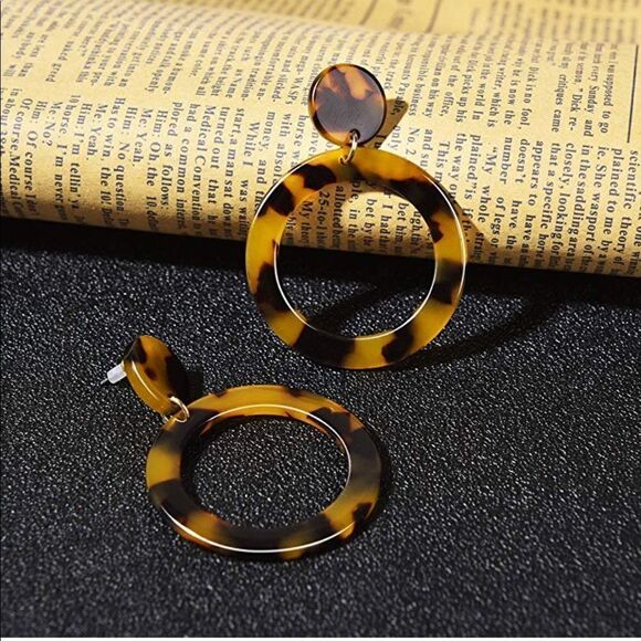 ✨ Acrylic Statement Tortoise Hoop Earrings✨ - Picture 4 of 8